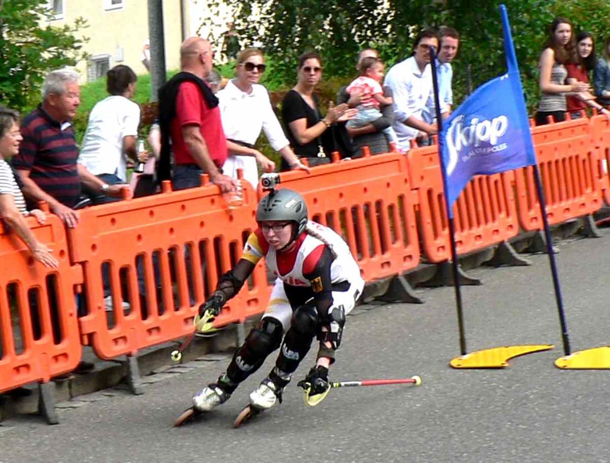 Magdalena Gruber fuhr nach dem Rennen noch einmal mit einer Helmkamera durch den Parcours, damit auch die Nichtaktiven einmal einen Lauf wie echt miterleben können.