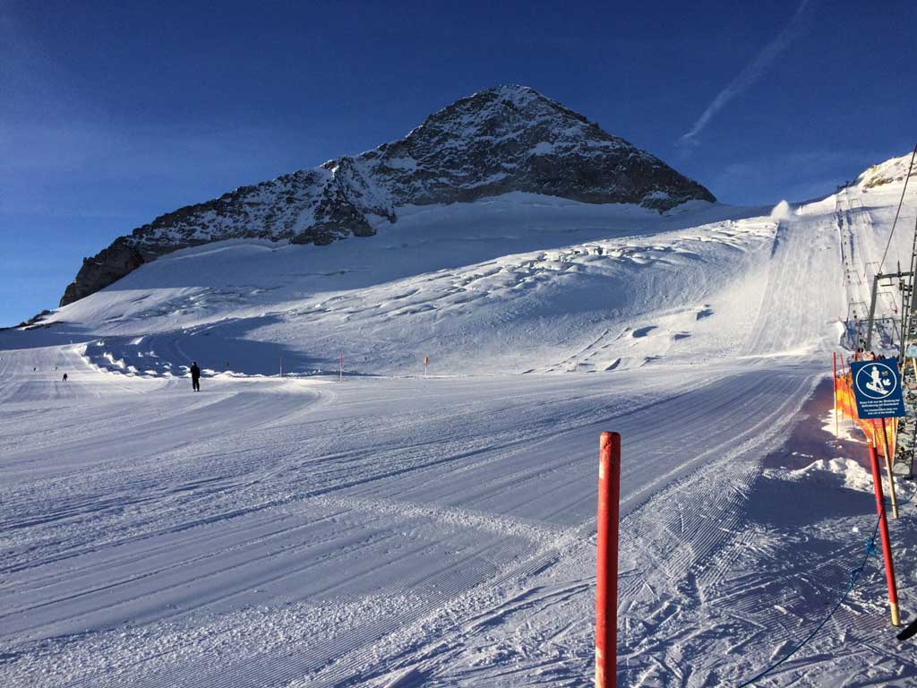 Als Ersatz für den wetterbedingt verschobenen Skikurs fuhren die Rennläufer und Skilehrer aus Chammünster nach Hintertux.