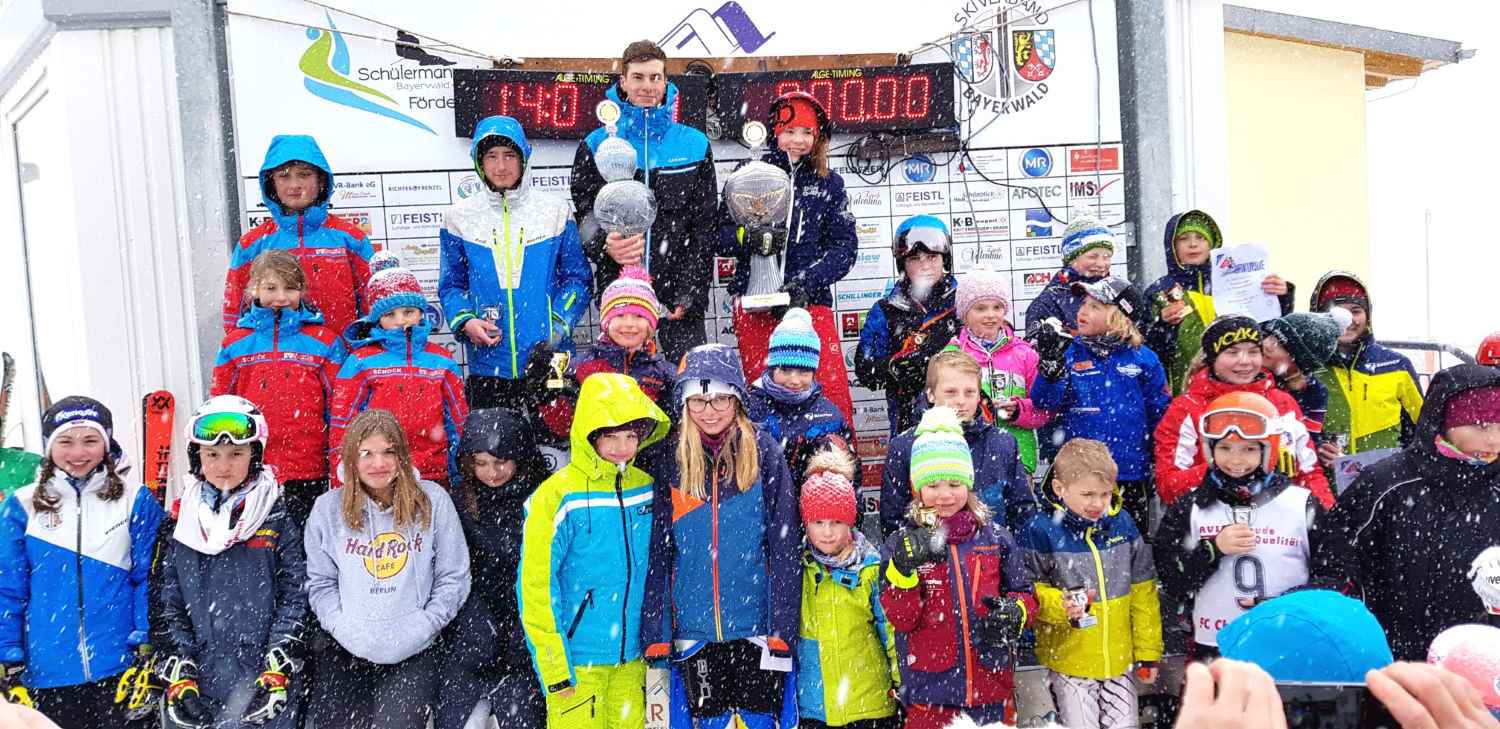 Trotz Schneetreibens  waren die Klassensieger des Pokalrennens meist guter Laune.