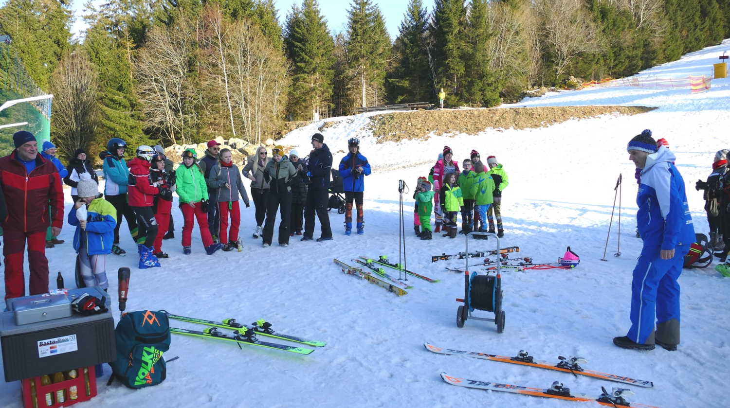 Abteilungsleiter Ski und Inline Sigi Zistler (rechts) war voll zufrieden mit der 50. Vereinsmeisterschaft und dem guten Zusammenhalt der Mitglieder.