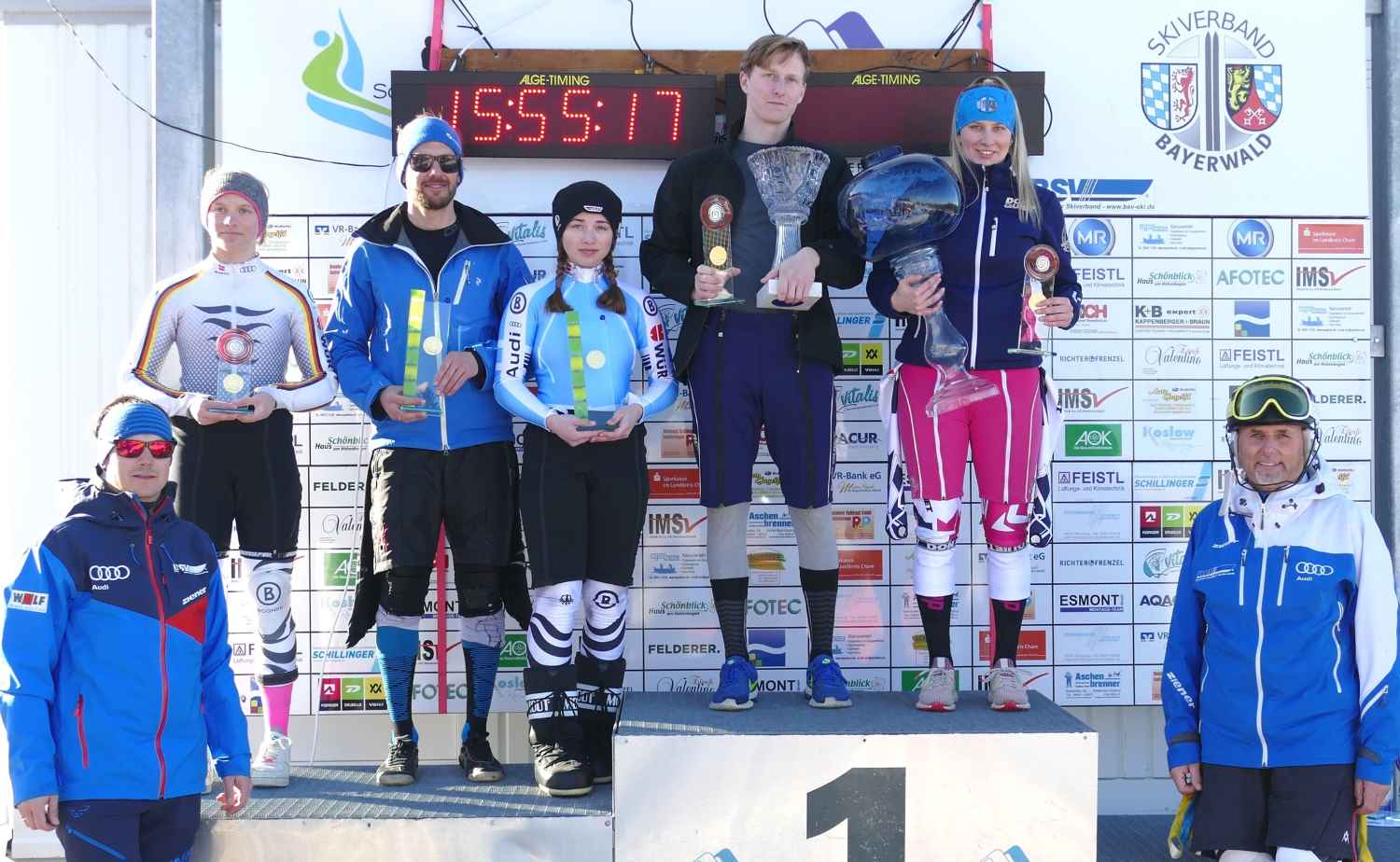 Die Titelträger des Slalomwettbewerbs mit SVBW-Vizepräsident Patrick Zens (links) und Sigi Zistler (von links): Laura Stocker, die FCC-Vereinsmeister Johannes Wutz und Vroni Raab, Adam Linhart, Tereza Haberová.