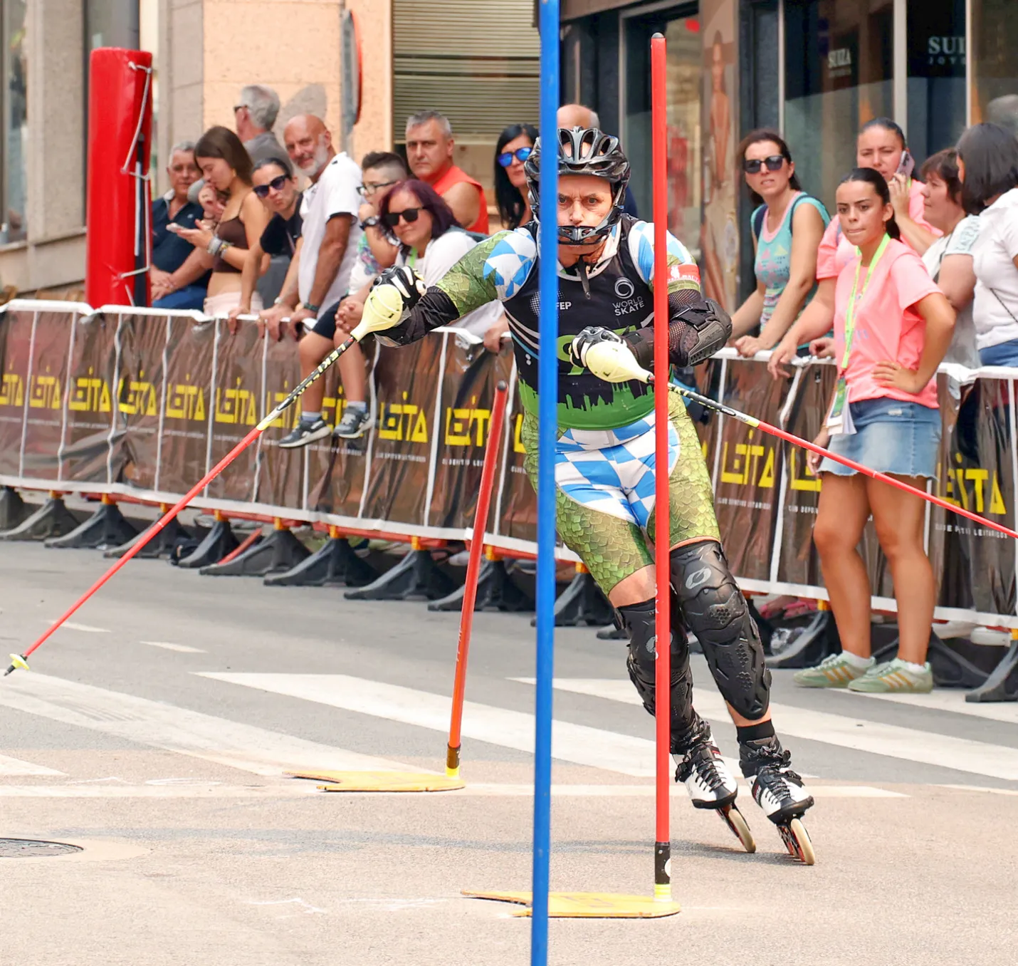 Sigi Zistler war mit seinen Ergebnissen recht zufrieden. Als ältester Teilnehmer reichte es bei 16 Startern in der Mastersklasse zu den Plätzen 7 im Slalom, 8 im Riesentorlauf und 9 im Parallelslalom.