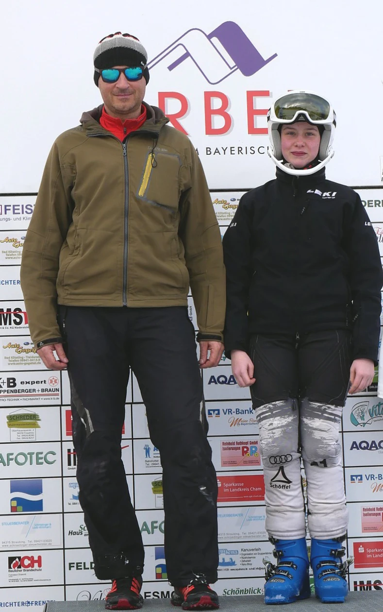 Nina Ziesler und Daniel Mayer vom FC Chammünster sind die Chamer Landkreismeister 2025 im Riesenslalom.