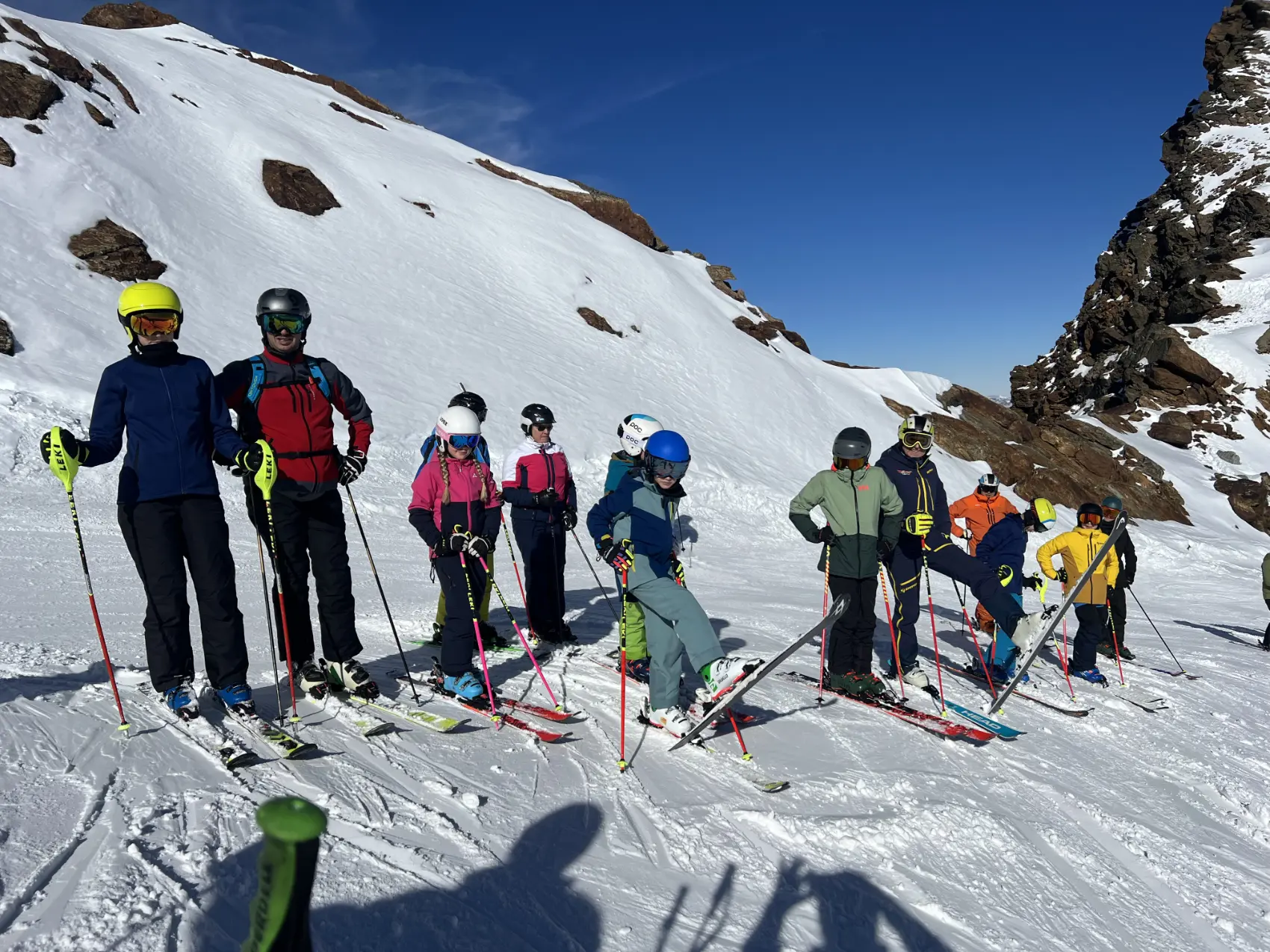 13 Kinder und Jugendliche waren mit Eifer beim Training in der grandiosen Bergwelt.