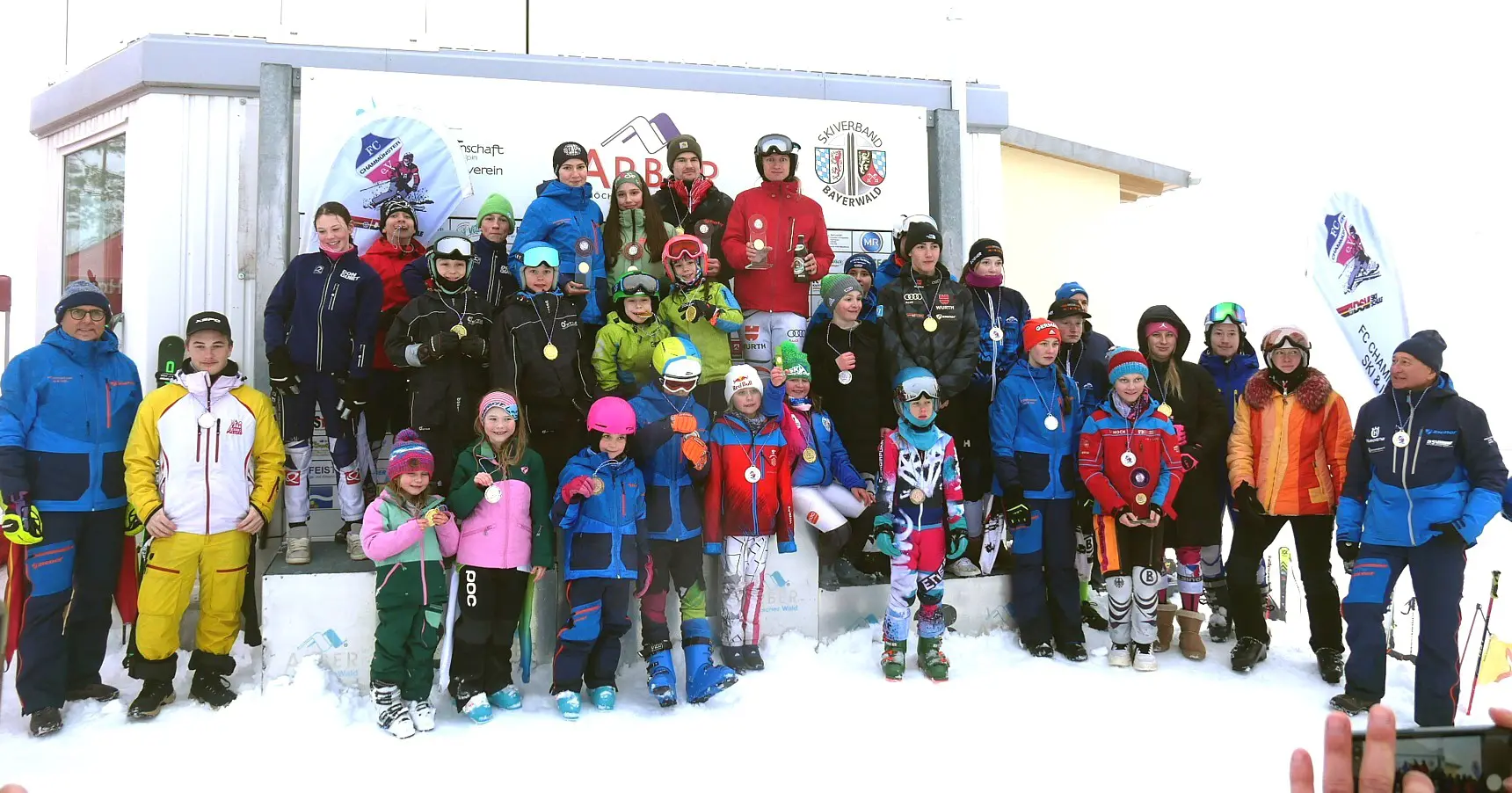 Alle Treppcheneroberer der 8. offenen Chamer Landkreismeisterschaft im Riesentorlauf.