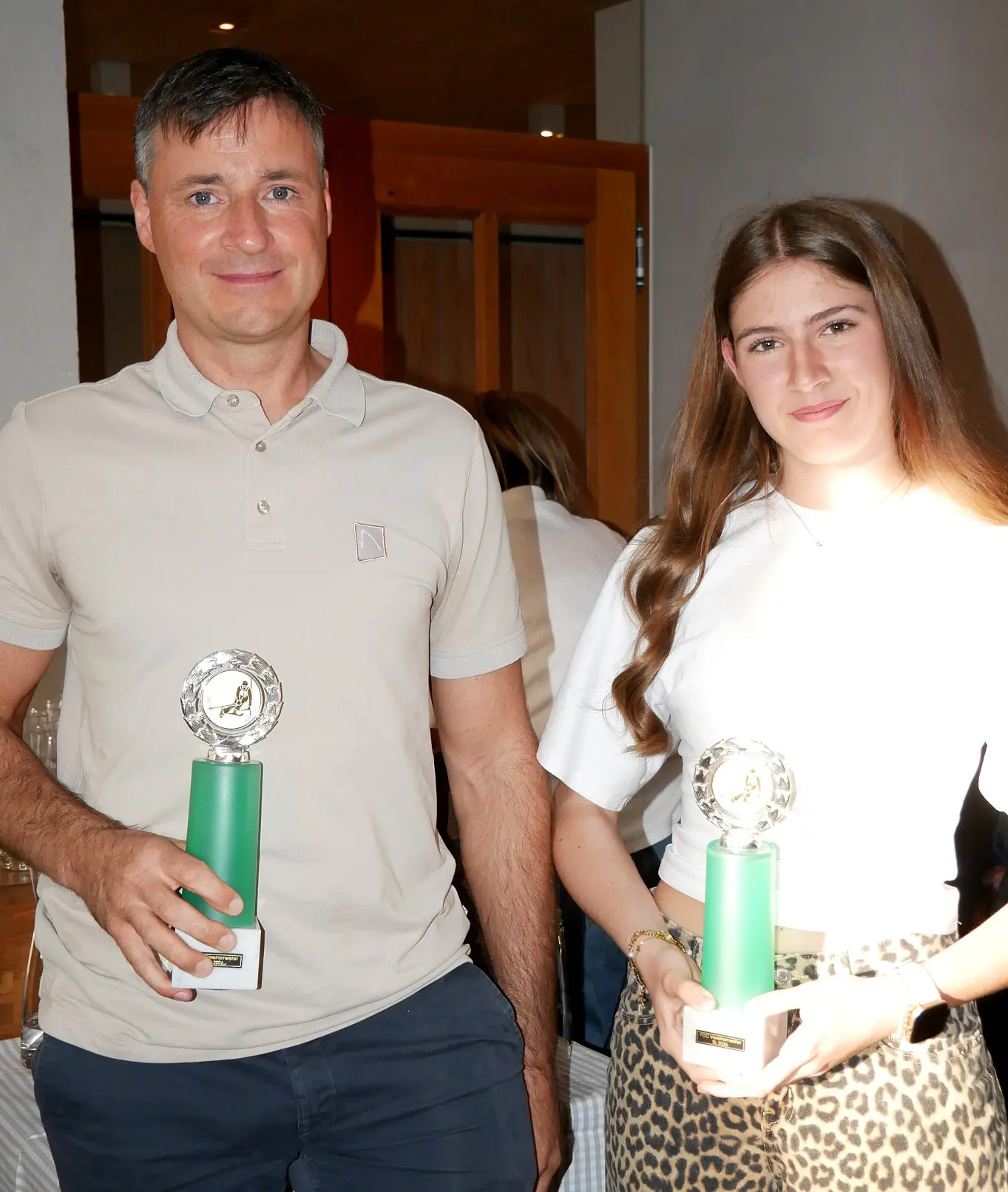 Heuer wurde die Siegerehrung der Slalom-Vereinsmeister auch wieder erst bei der Jahresversammlung der Abteilung durchgeführt, nach dem Rennen war das Wetter zu gräußlich. Sieger wurden Daniel Mayer und Angelina Meierhofer.